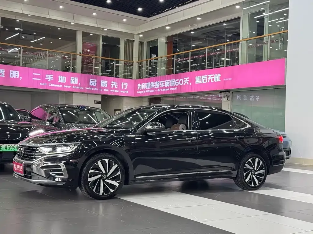 Volkswagen Passat — фото 1