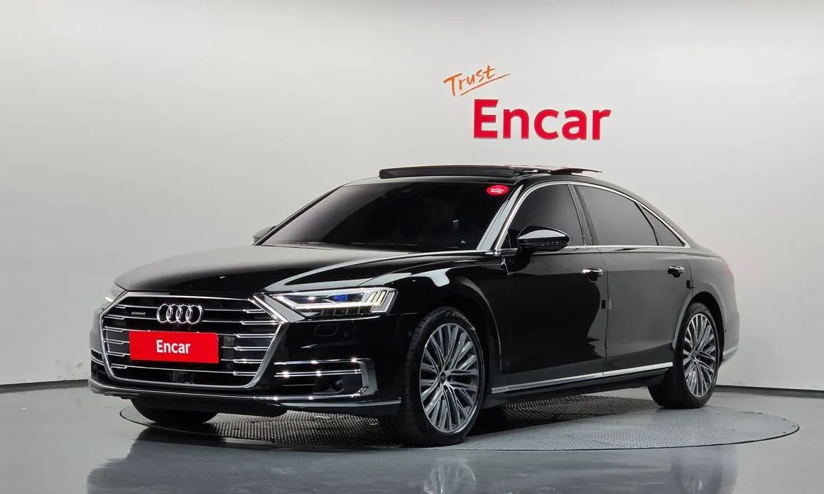 Audi A8 — фото 1