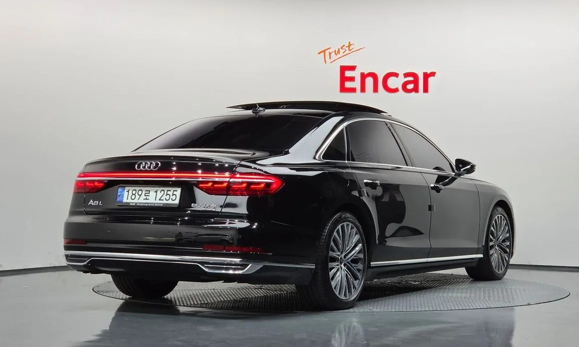 Audi A8 — фото 2