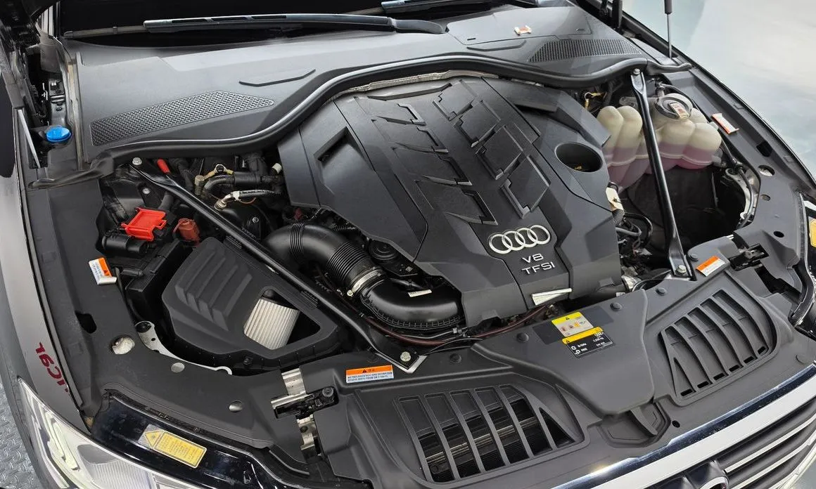 Audi A8 — фото 9