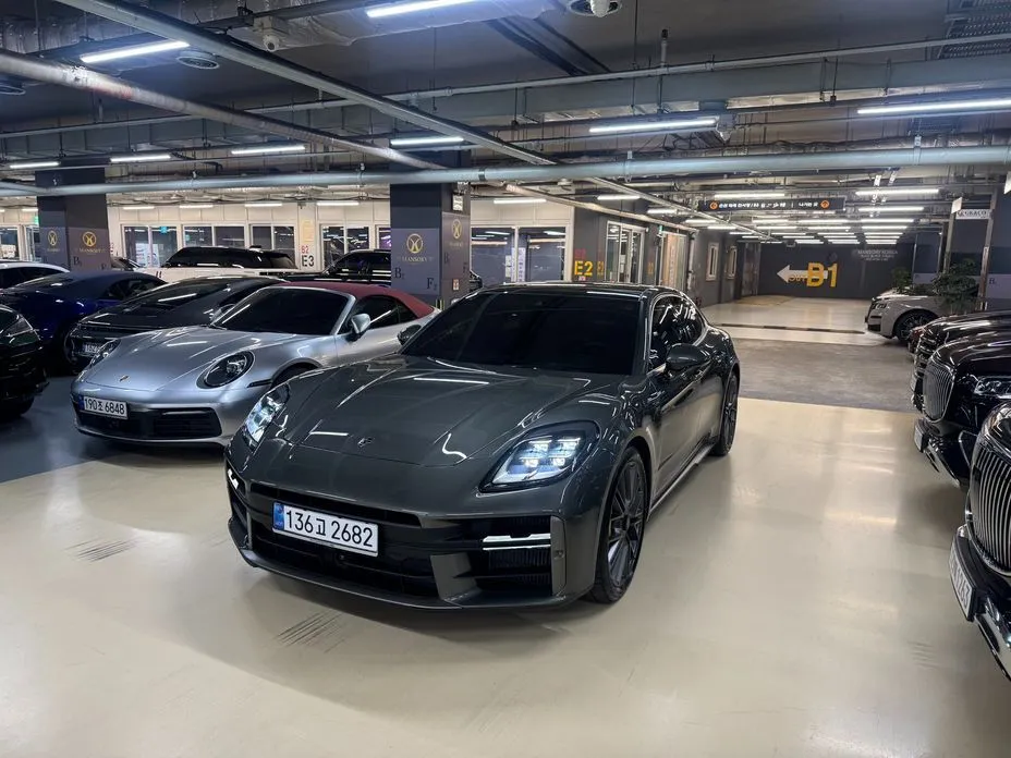 Porsche Panamera — фото 1