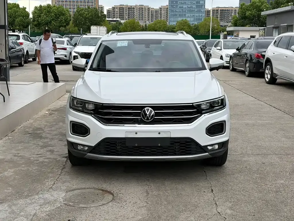 Volkswagen T-Roc — фото 1