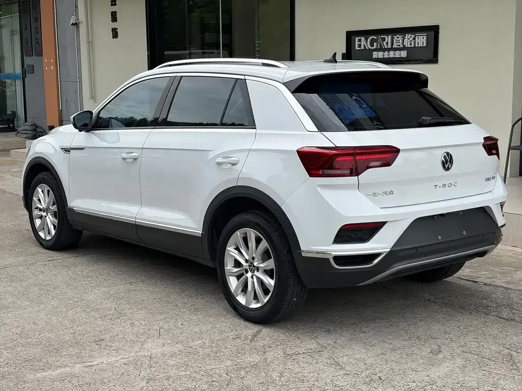Volkswagen T-Roc — фото 9
