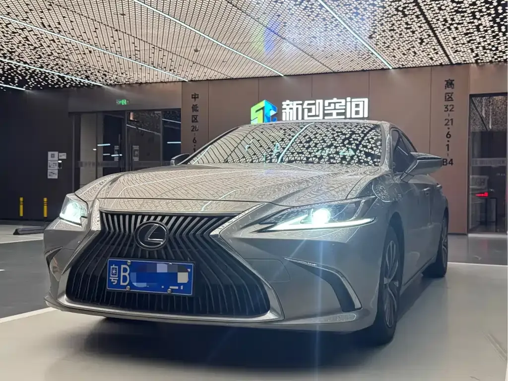 Lexus ES — фото 1