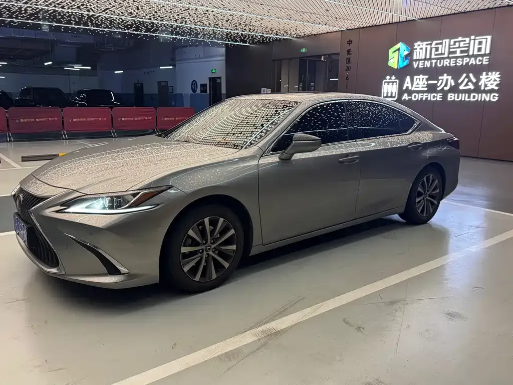 Lexus ES — фото 4