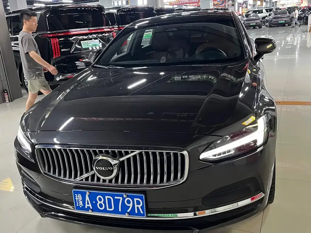 Volvo S90 — фото 1
