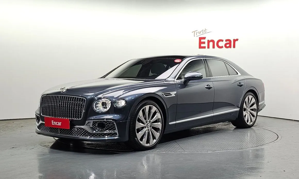 Bentley Flying Spur — фото 1