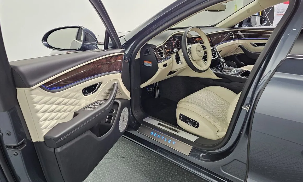 Bentley Flying Spur — фото 5