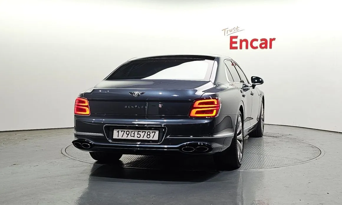 Bentley Flying Spur — фото 8