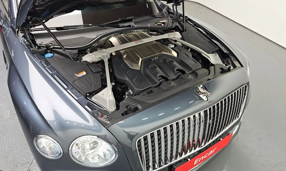 Bentley Flying Spur — фото 10
