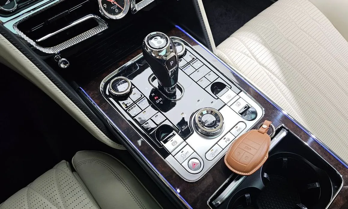 Bentley Flying Spur — фото 6
