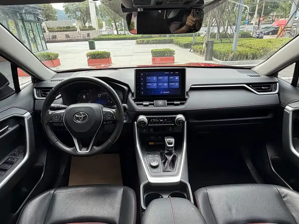 Toyota RAV4 Prime — фото 10