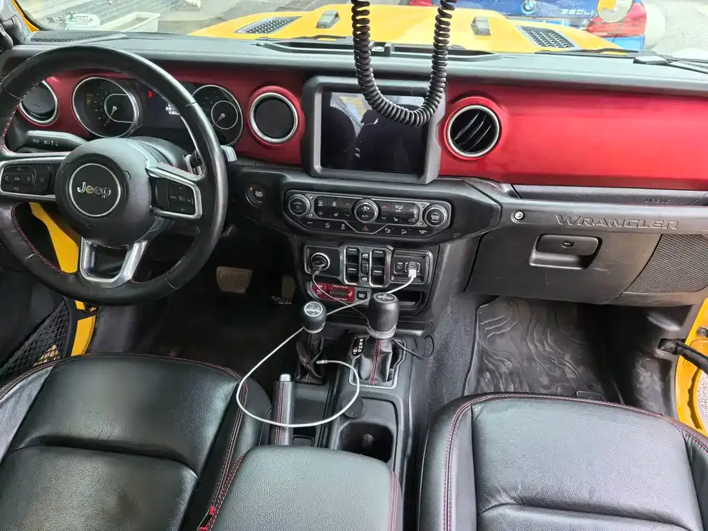 Jeep Wrangler — фото 7