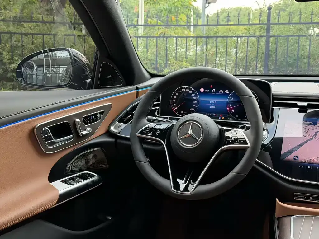 Mercedes-Benz E-Class — фото 3