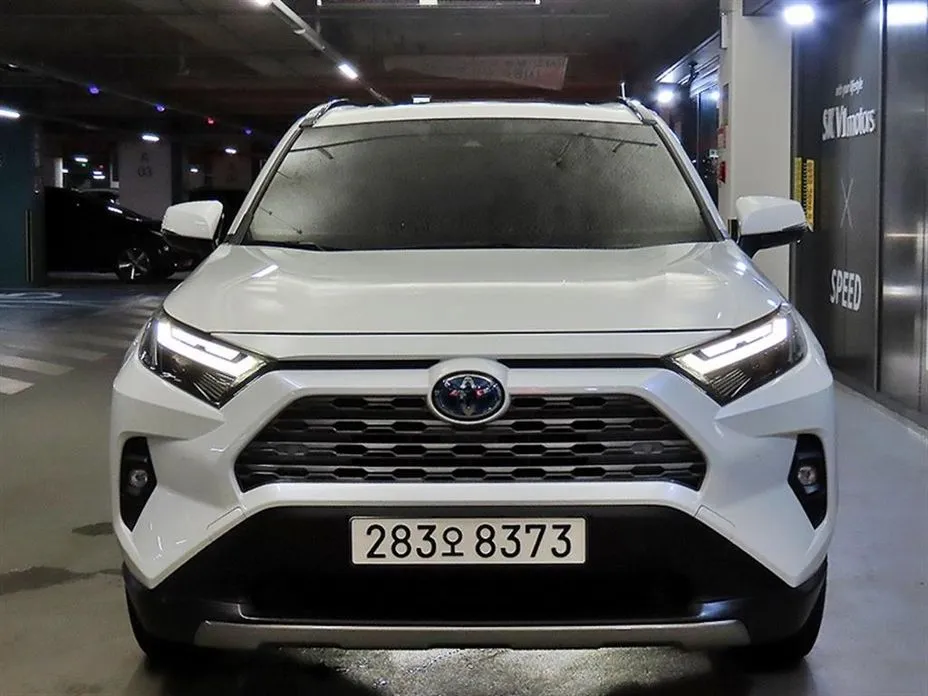 Toyota RAV4 — фото 1