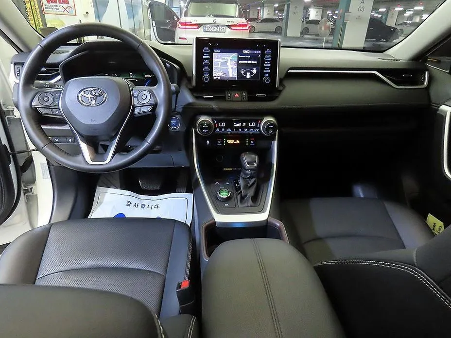 Toyota RAV4 — фото 8