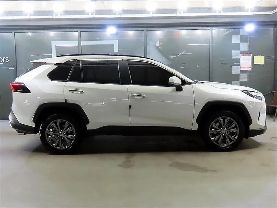 Toyota RAV4 — фото 10