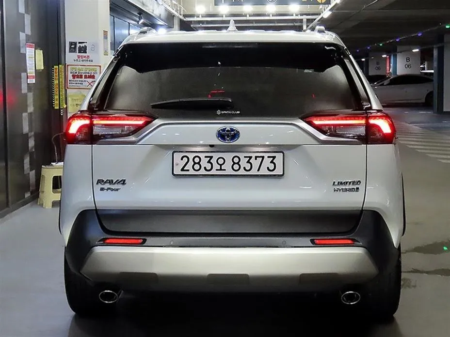 Toyota RAV4 — фото 7