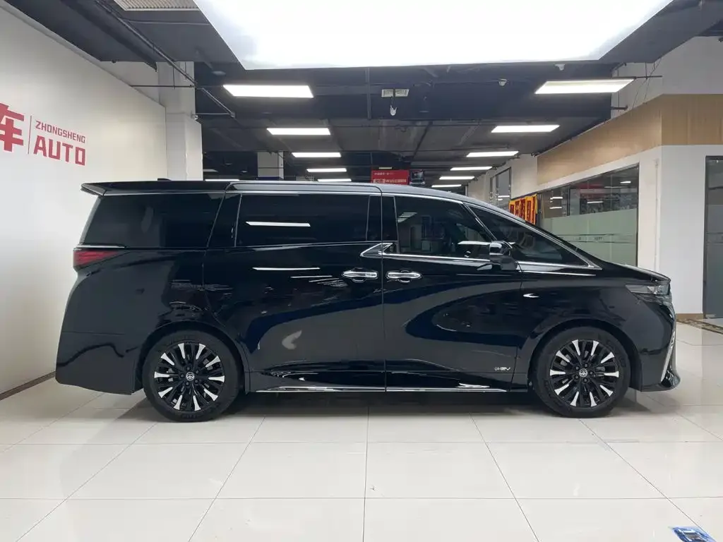 Toyota Alphard — фото 5