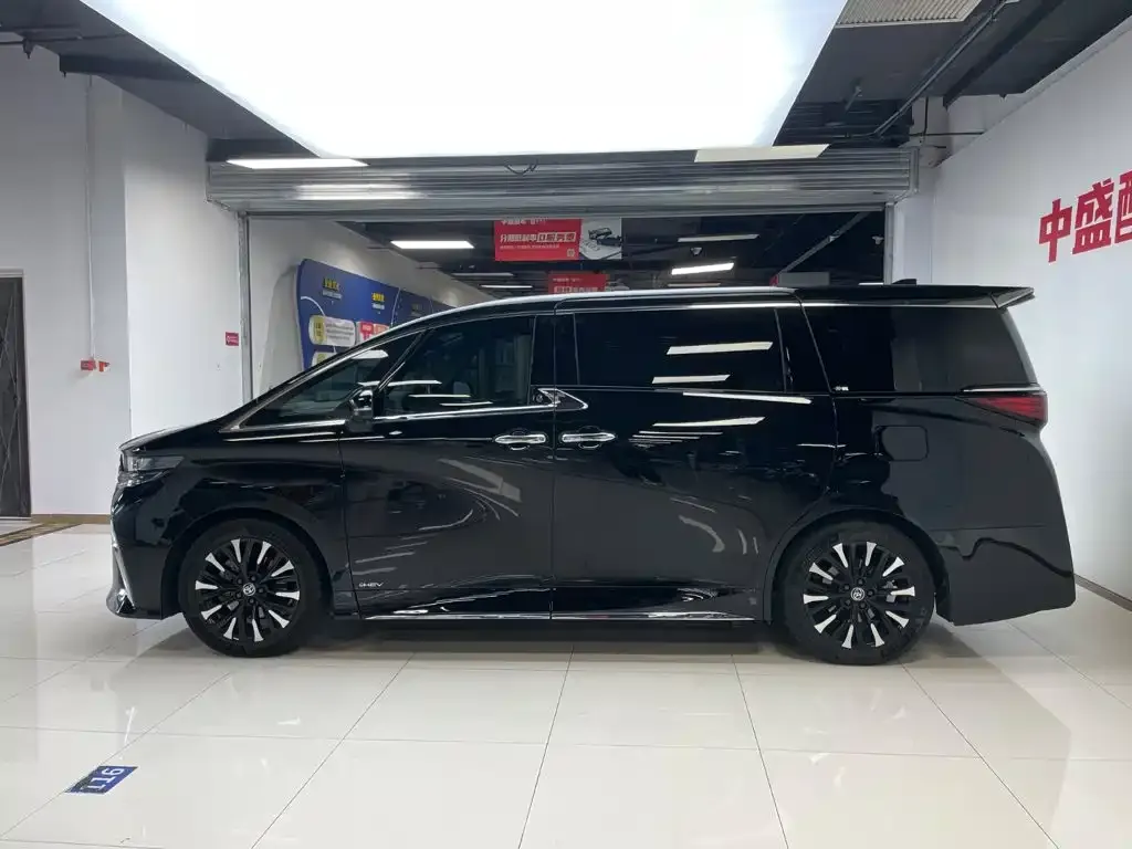 Toyota Alphard — фото 4