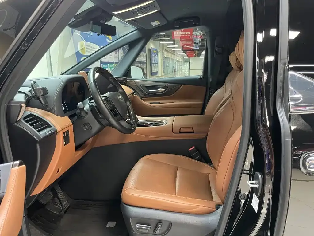 Toyota Alphard — фото 7