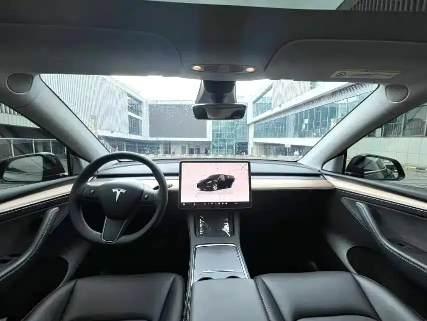 Tesla Model Y — фото 3