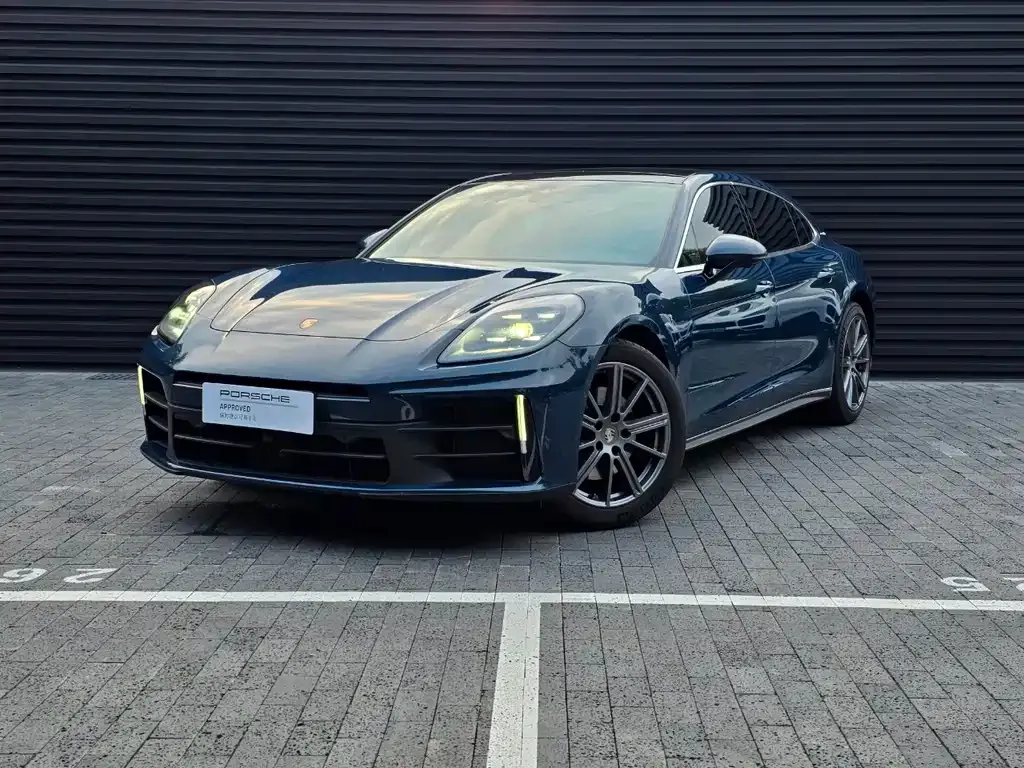 Porsche Panamera — фото 1
