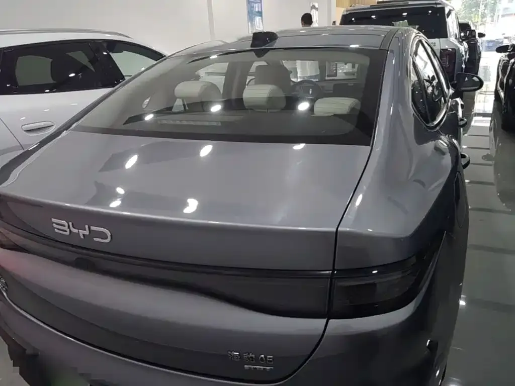 BYD Seal 05 DM-i — фото 10