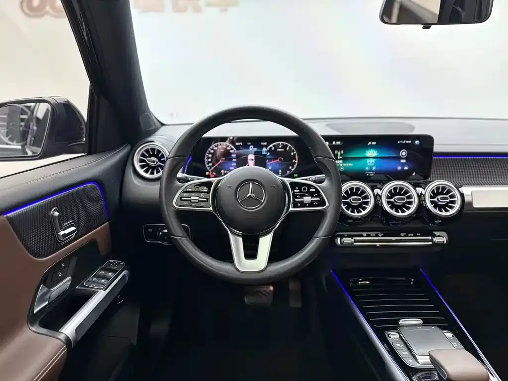 Mercedes-Benz GLB — фото 10