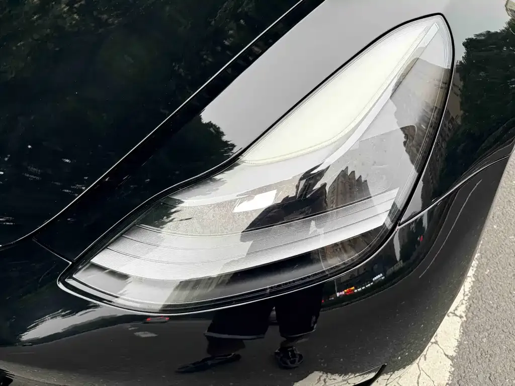 Tesla Model 3 — фото 4