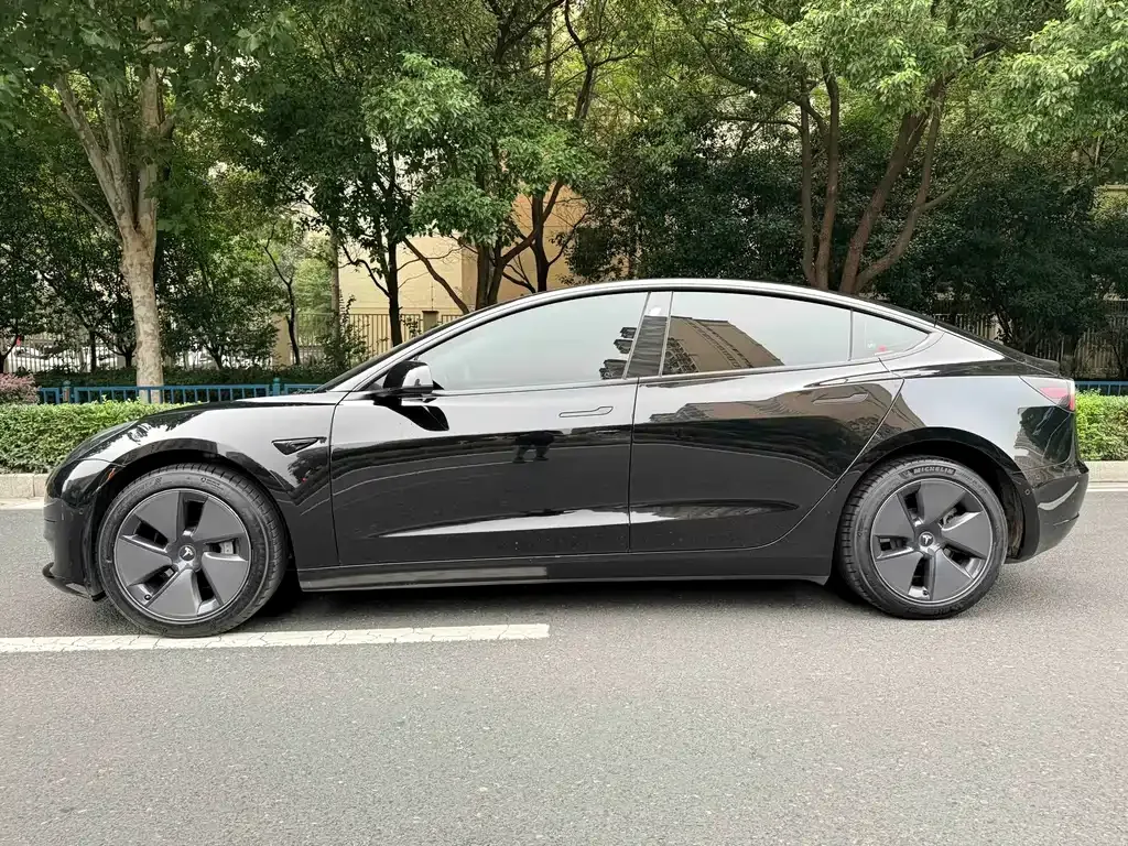 Tesla Model 3 — фото 9