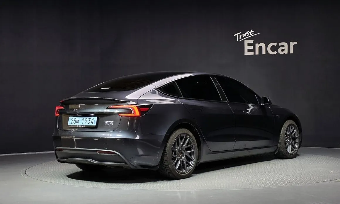 Tesla Model 3 — фото 6