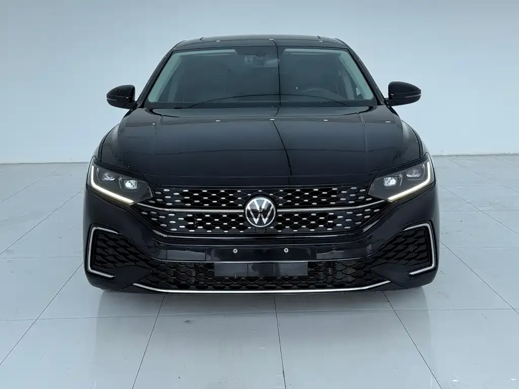 Volkswagen Passat — фото 1