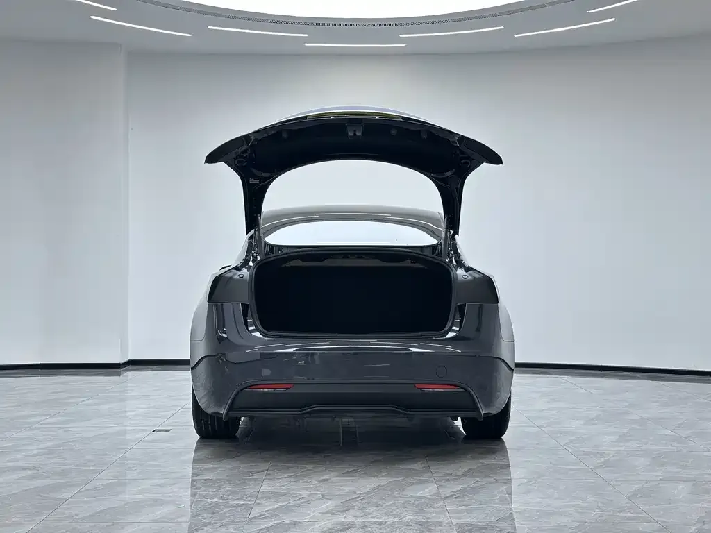 Tesla Model 3 — фото 5