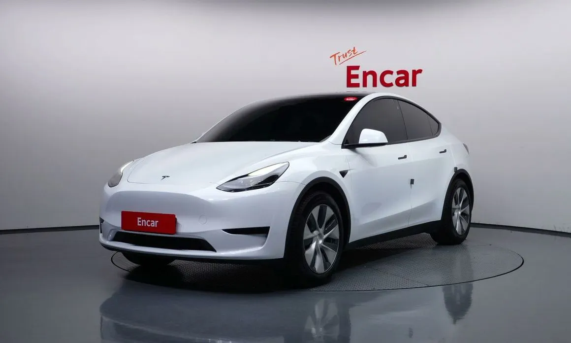 Tesla Model Y — фото 1