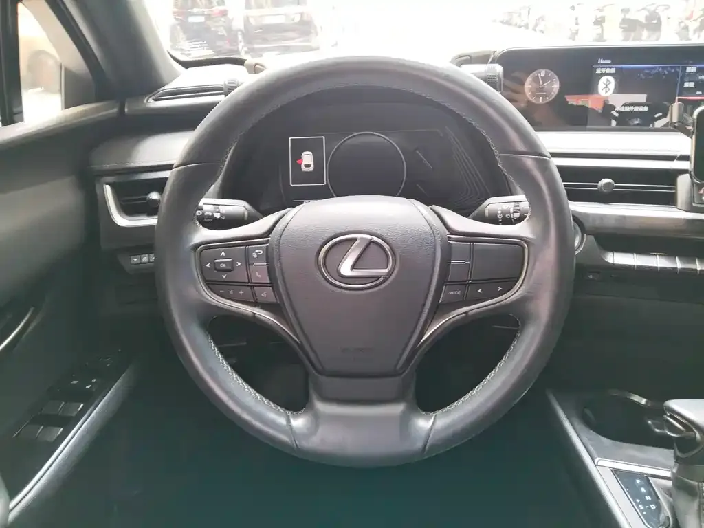 Lexus UX — фото 3