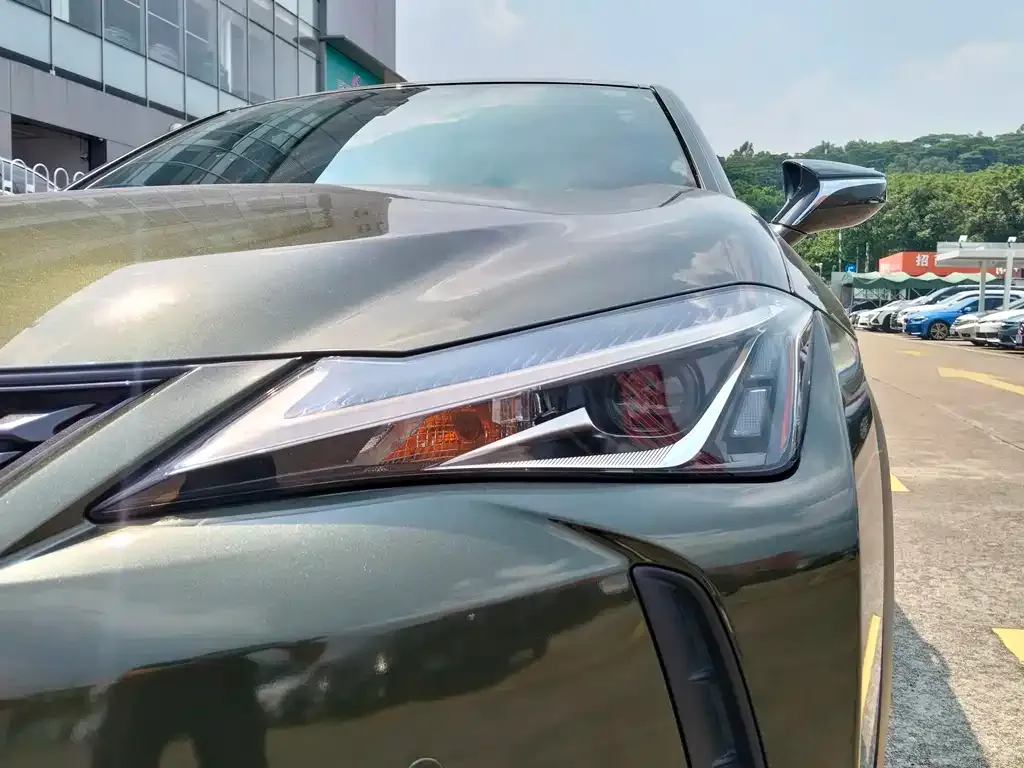 Lexus UX — фото 10