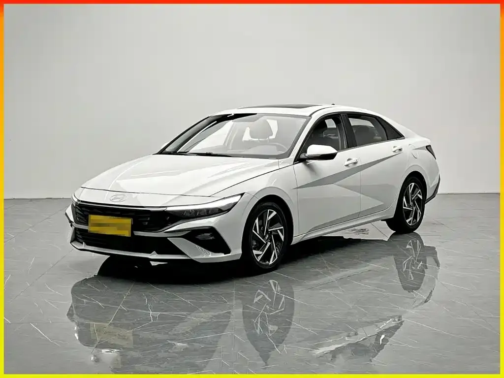 Hyundai Elantra — фото 1