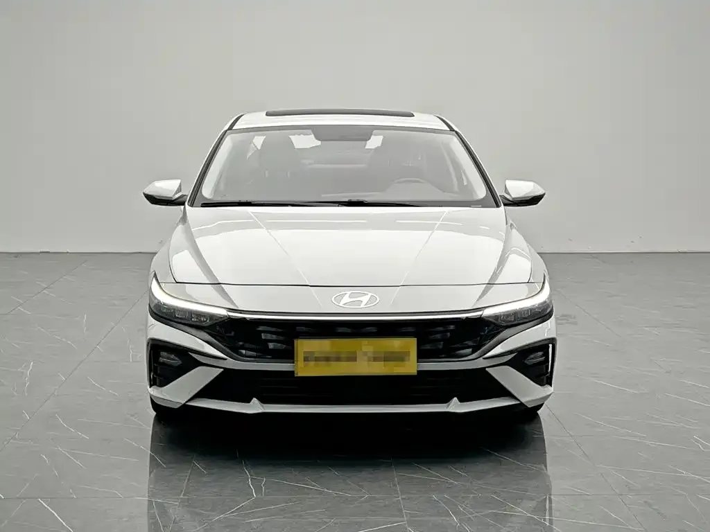 Hyundai Elantra — фото 2