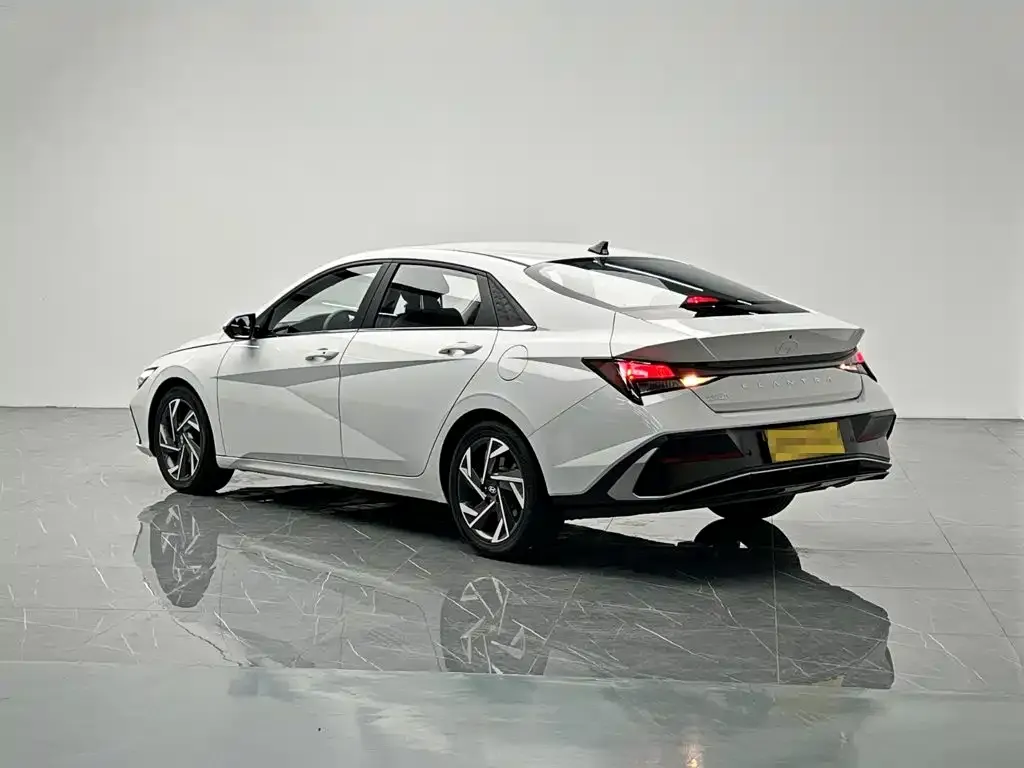 Hyundai Elantra — фото 6