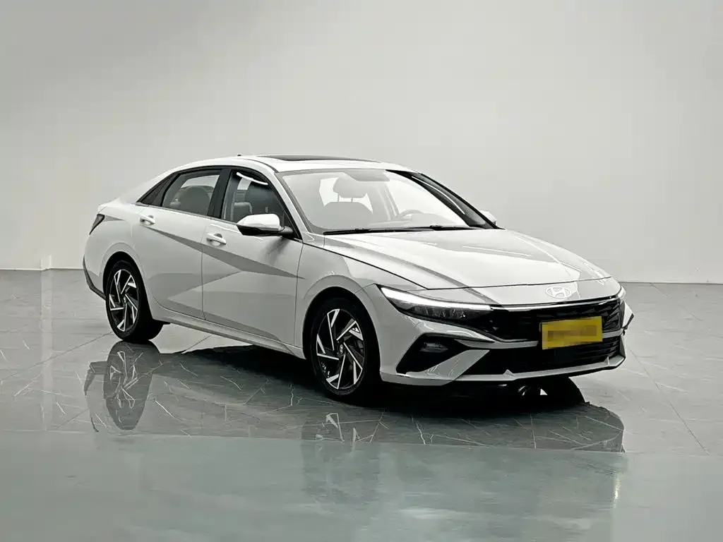 Hyundai Elantra — фото 8