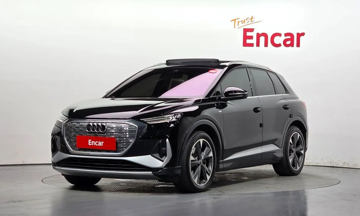 Audi Q4 e-tron — фото 1