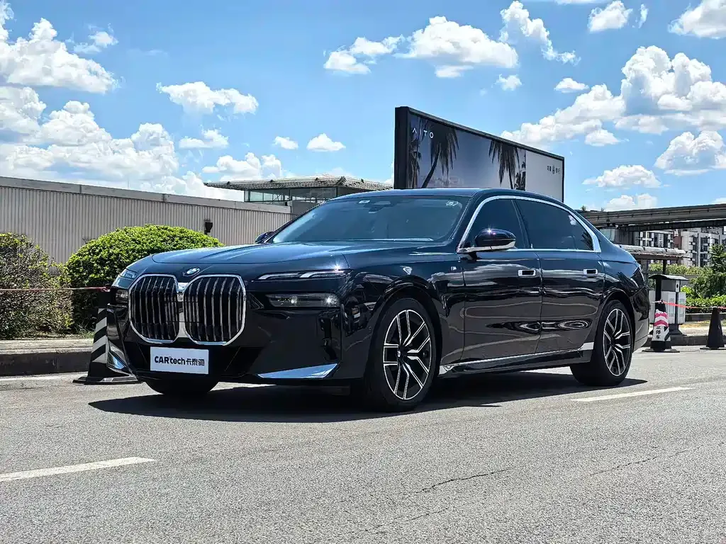 BMW 7 Series — фото 1