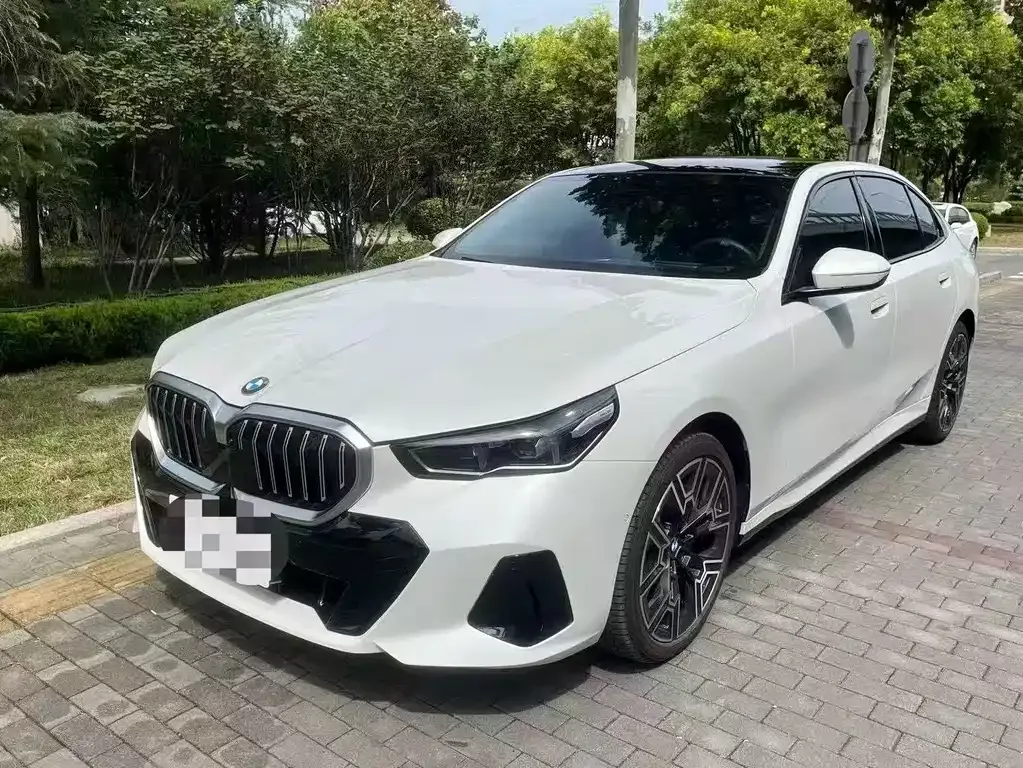BMW 5 Series — фото 1