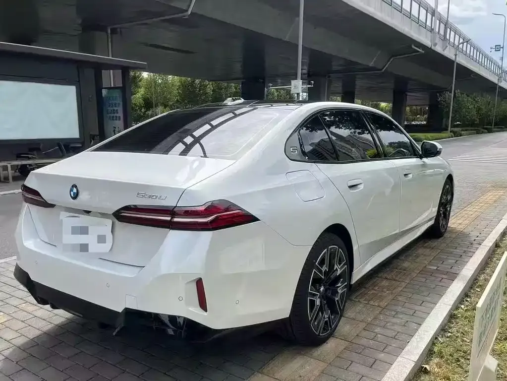 BMW 5 Series — фото 2