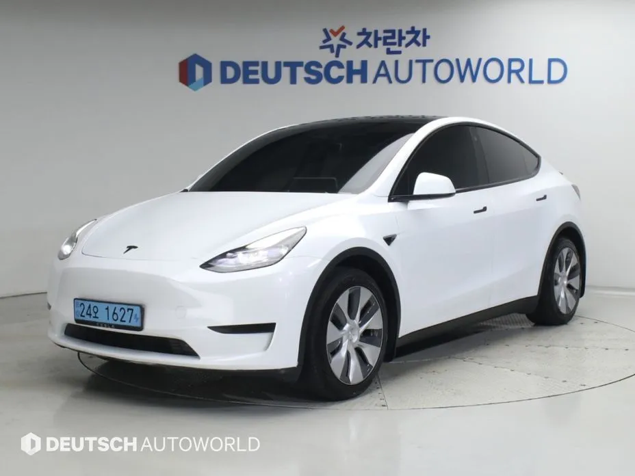 Tesla Model Y — фото 1