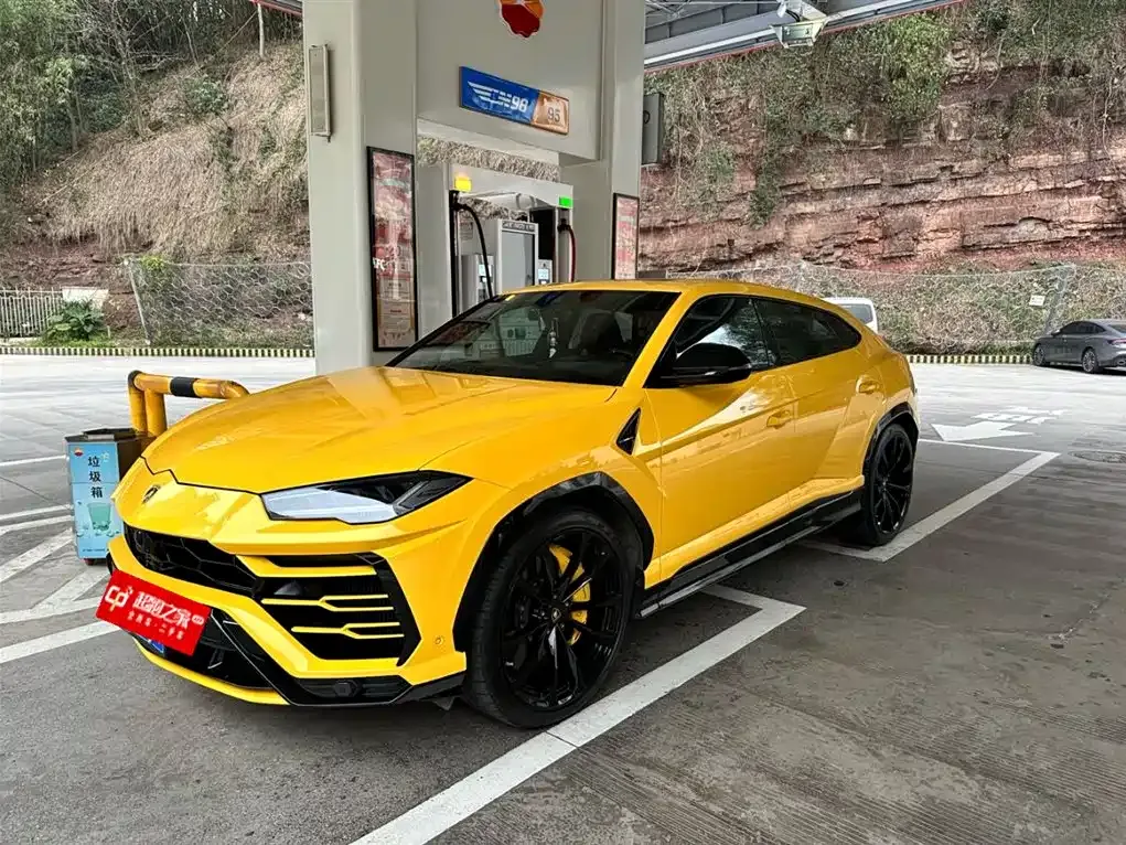 Lamborghini Urus — фото 1