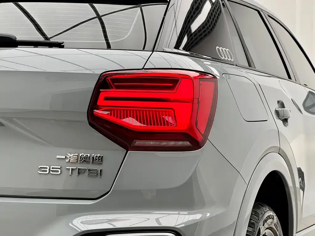 Audi Q2L — фото 7
