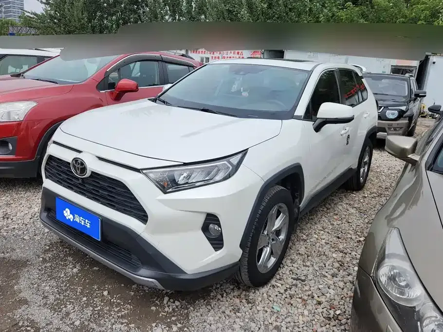Toyota RAV4 — фото 1