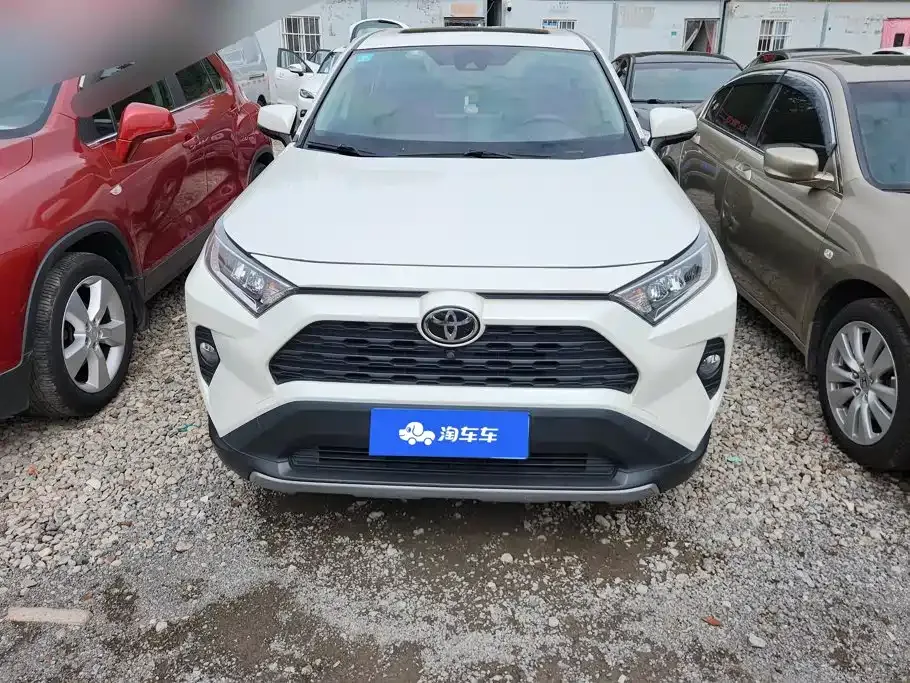 Toyota RAV4 — фото 10